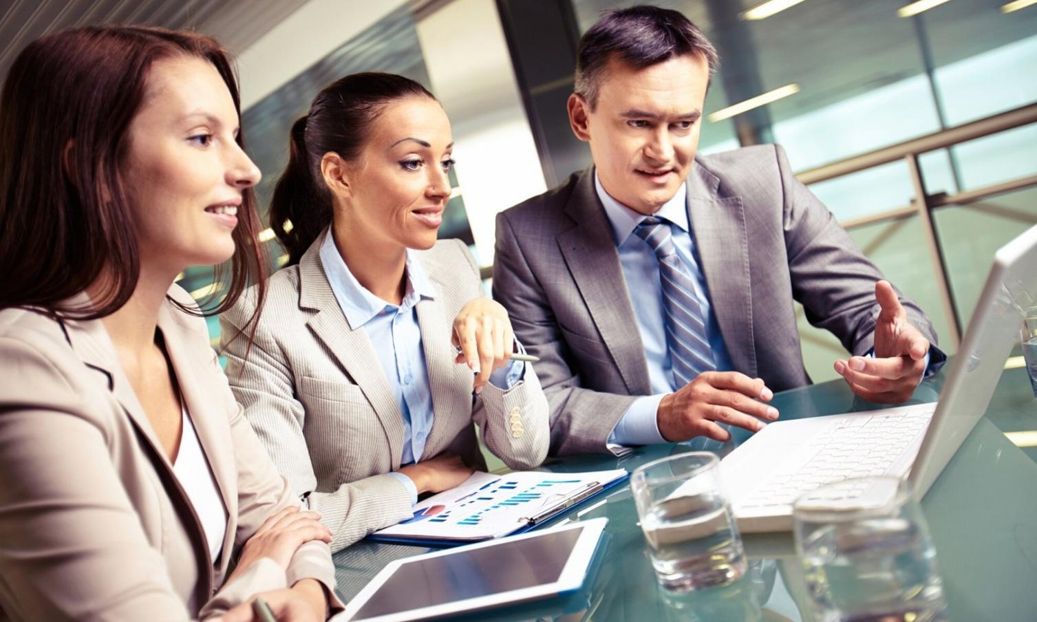 Komplexe Finanzanalyse und Datenvisualisierung