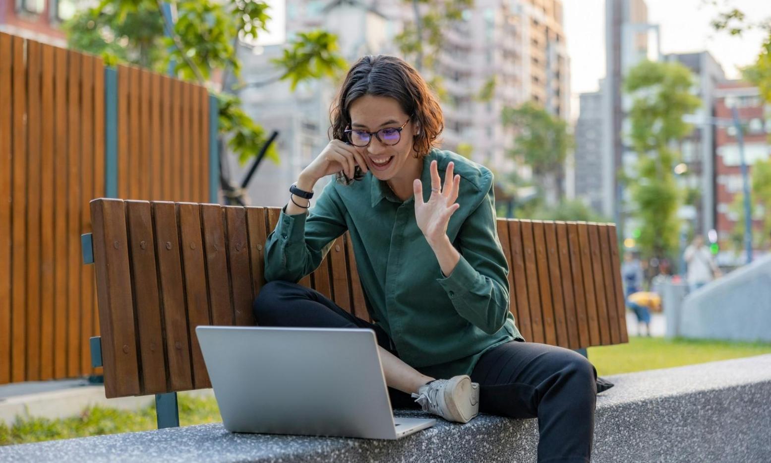 Finanzmodellierung Arbeitsplatz mit Excel-Tabellen und Diagrammen